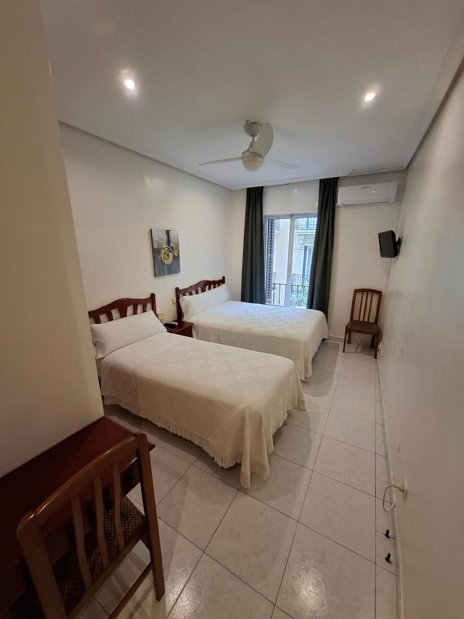 Hostal Villamanez Madrid Ngoại thất bức ảnh