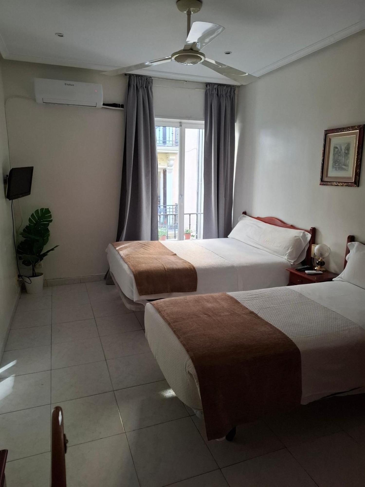Hostal Villamanez Madrid Ngoại thất bức ảnh