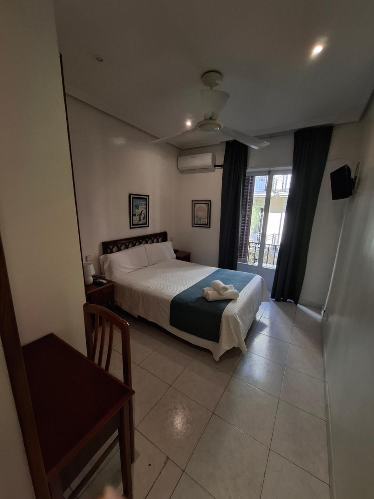 Hostal Villamanez Madrid Ngoại thất bức ảnh