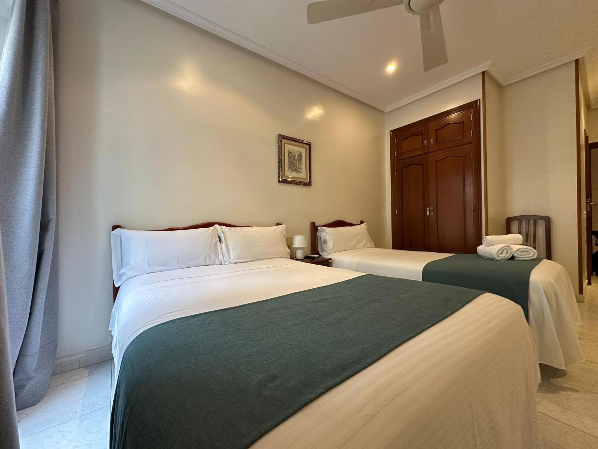 Hostal Villamanez Madrid Ngoại thất bức ảnh