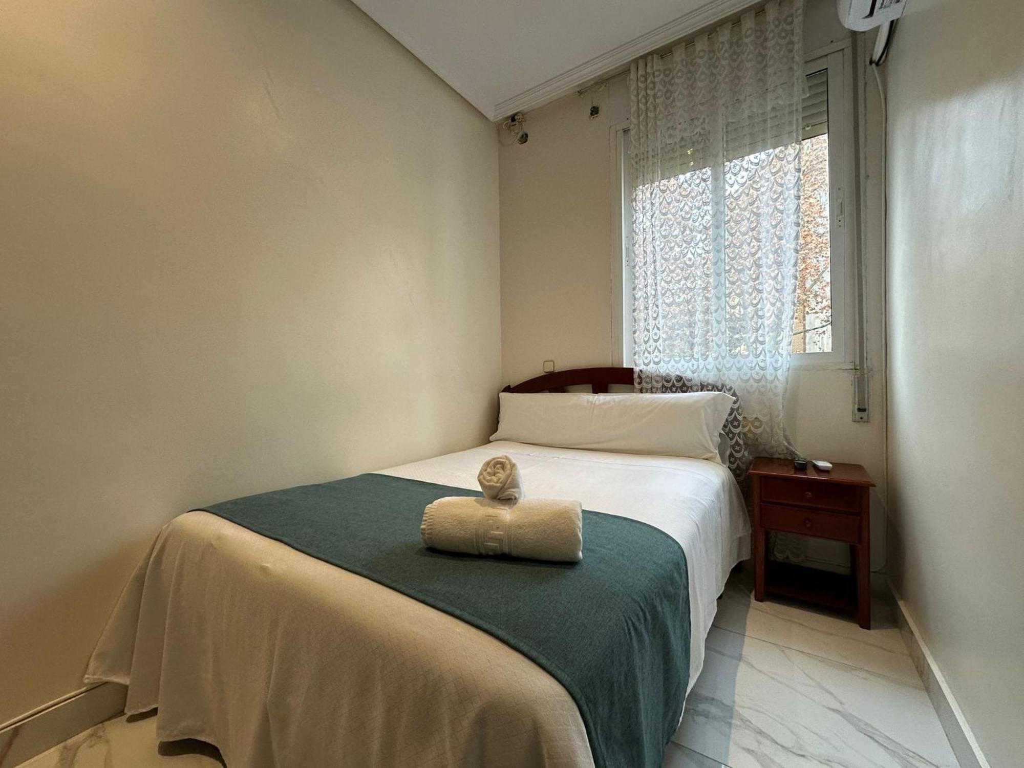 Hostal Villamanez Madrid Ngoại thất bức ảnh