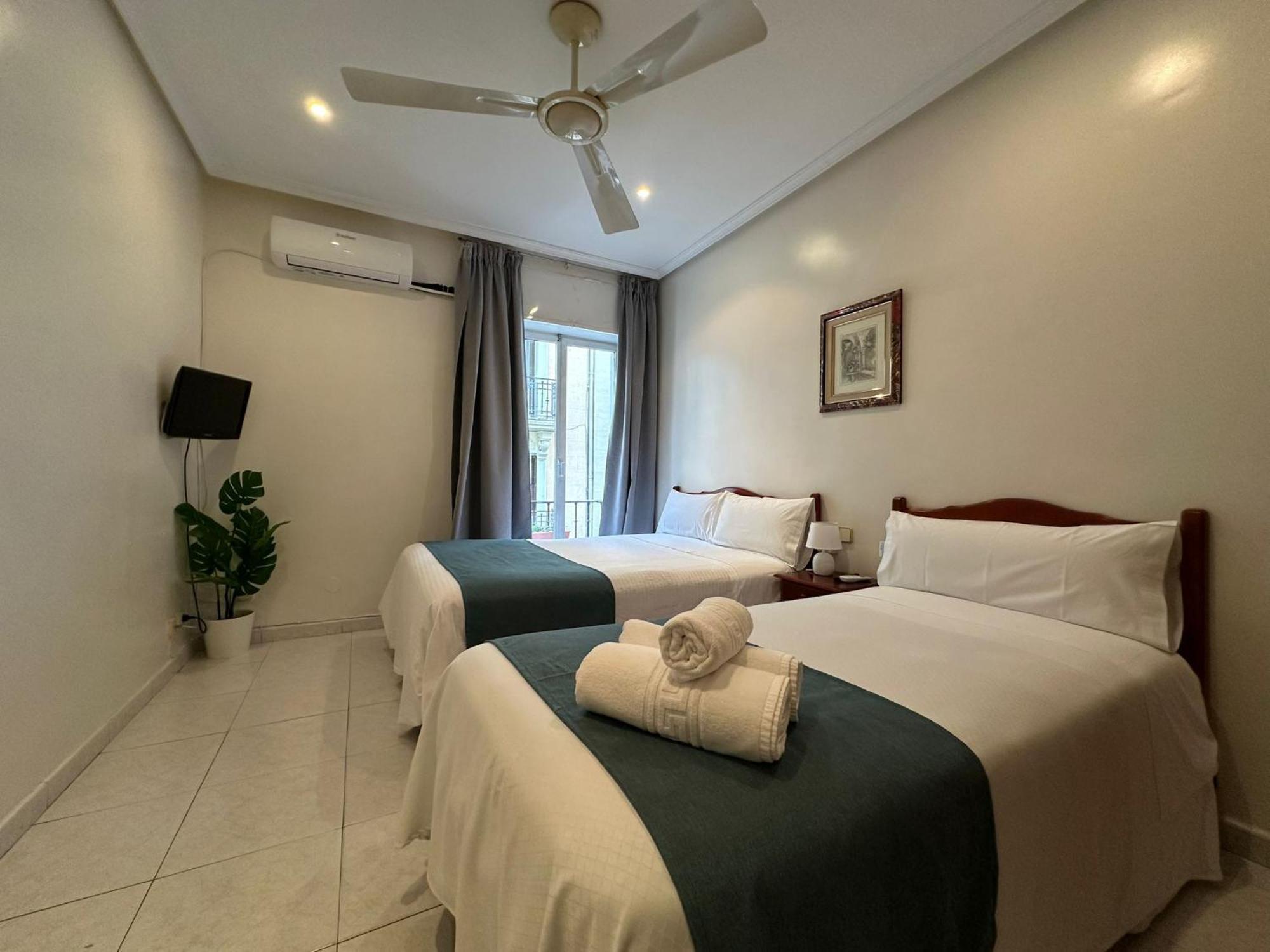Hostal Villamanez Madrid Ngoại thất bức ảnh