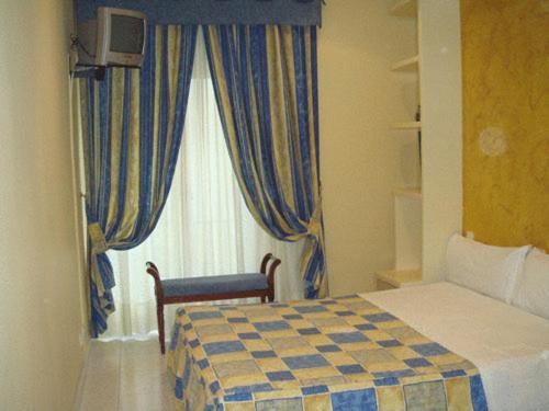 Hostal Villamanez Madrid Ngoại thất bức ảnh
